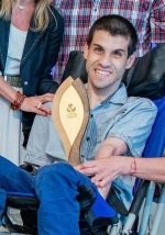 Matías Duncan Federico recibiendo el Premio Obrar de Oro 2024 del Consejo Publicitario Argentino por su comunicación con impacto positivo.
